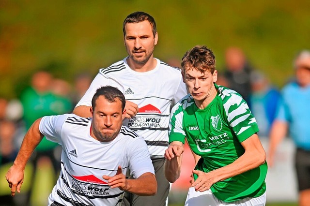 Tom Debatin (r.) und der TuS Blumberg mssen sich im Rckspiel steigern.  | Foto: Wolfgang Scheu