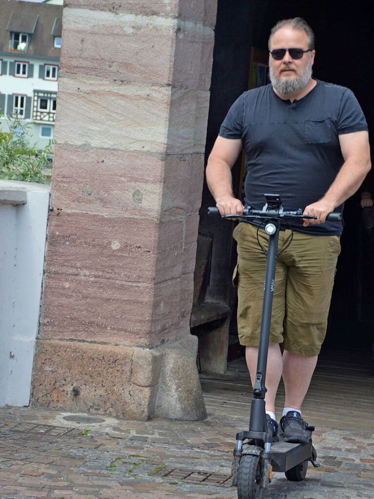 Auf Bad Sckingens Mnsterplatz ist Party, auf einem Rundkurs radeln viele Menschen: Beim Slow-up Hochrhein Sonntag, 16. Juni, war Gro und Klein unterwegs.