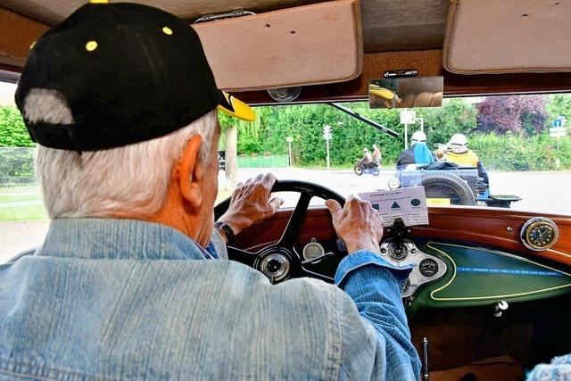 Rolf Sexauer ist 75 – sein Auto ist viel lter, aber der Oldtimerfan hlt es jung