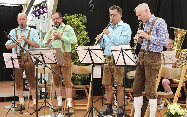 Die Kleine Dorfmusik hat das Programm erffnet.  | Foto: Reiner Beschorner