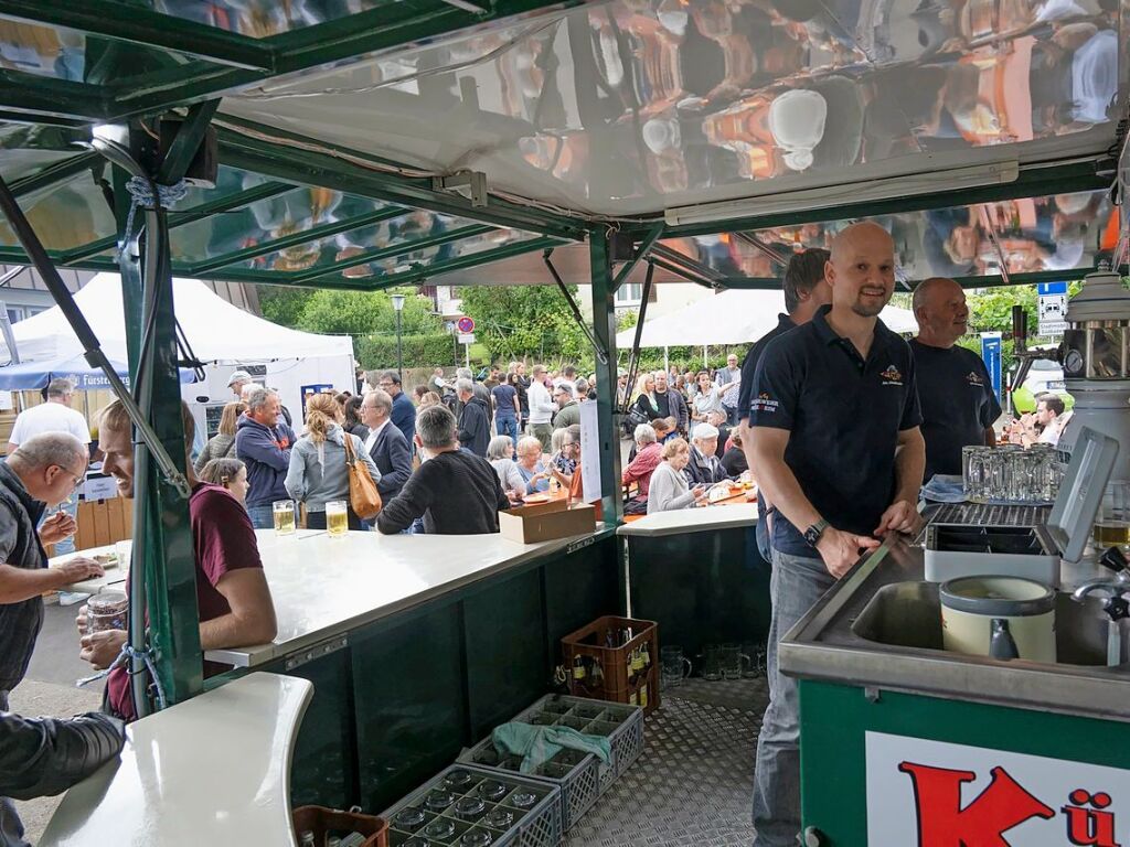 Das Fest der Vereine war ein lebhafter Treffpunkt rund um die Rmerberghalle.