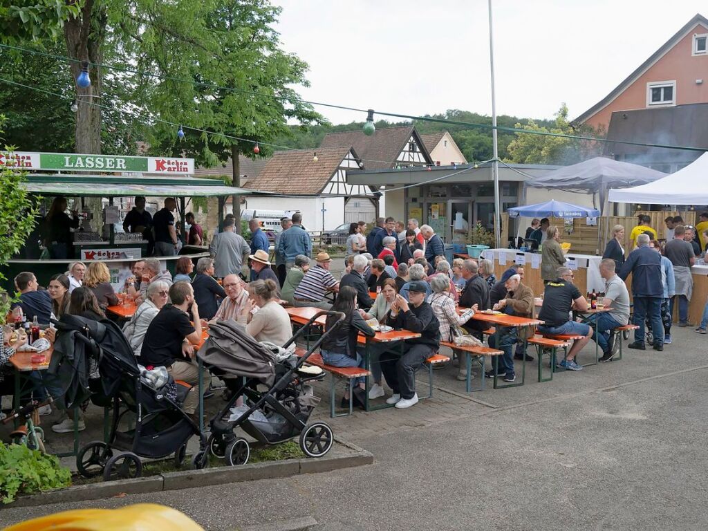 Das Fest der Vereine war ein lebhafter Treffpunkt rund um die Rmerberghalle.