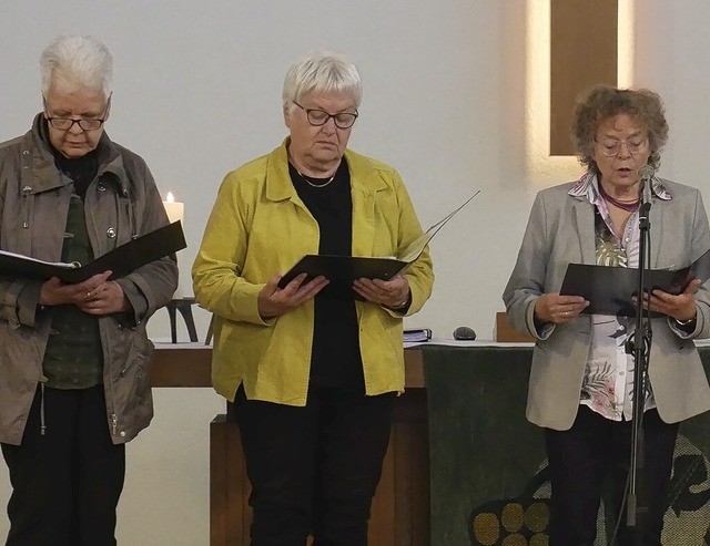 Danksagungen brachten (von links) Dagm...n Weigle-Orgel in der Friedenskirche.   | Foto: Michael Gottstein