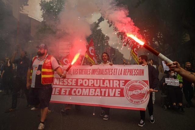 Hunderttausende demonstrieren in Frankreich gegen Rechtsruck