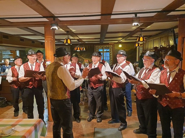 Der Mnnergesangverein Harmonie Schollach gibt seinen letzten Auftritt.  | Foto: Sonja Niederer