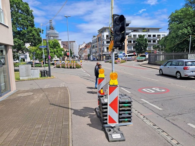 Fr die Bauarbeiten am Aichele-Knoten ...Bild) schon Behelfsampeln aufgestellt.  | Foto: Peter Gerigk