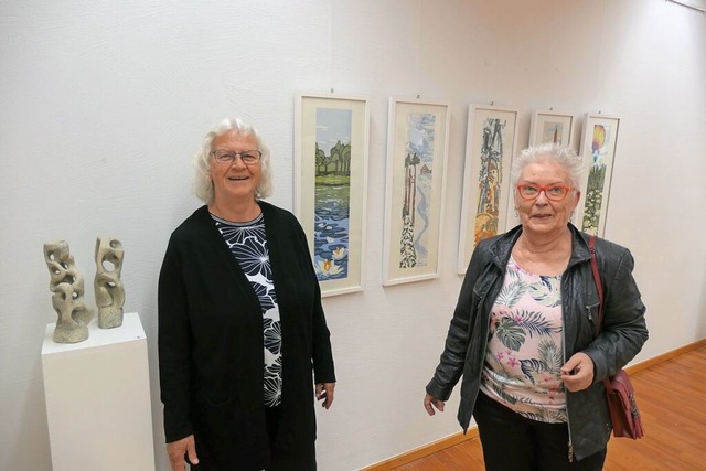 Marlene Neumann (rechts) und Renate Zeeden stellen gemeinsam ihre Werke aus.  | Foto: Heidrun Simoneit