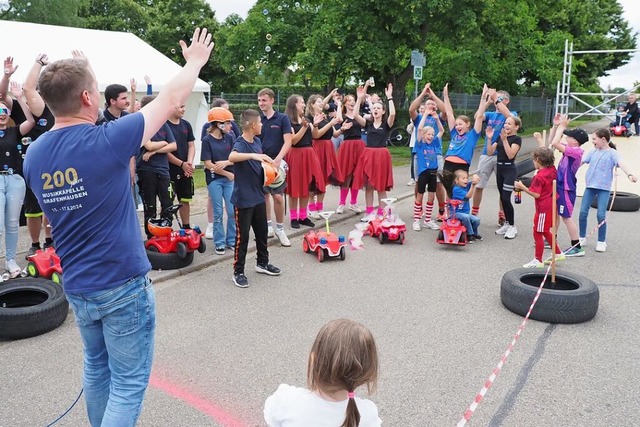 Siegerehrung beim Bobbycar-Rennen: Kinder hatten die Nase vorn.    | Foto: Michael Haberer