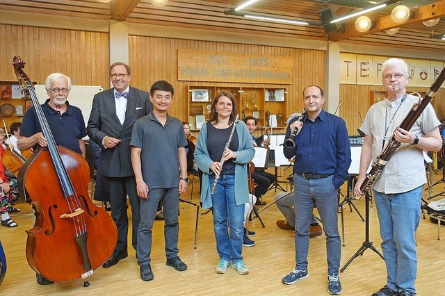 Thomas Willmann (von links) und Stepha...ng freuen sich auf die Sommerkonzerte.  | Foto: Roswitha Frey