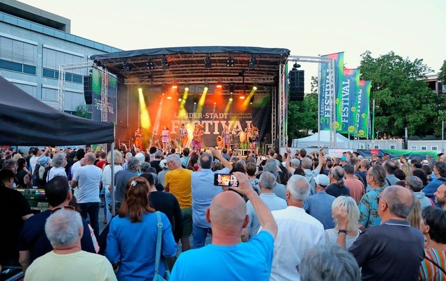 Am Wochenende ldt das 3-Lnder-Stadt Festival auf den Rathausplatz.  | Foto: Stadt Weil am Rhein