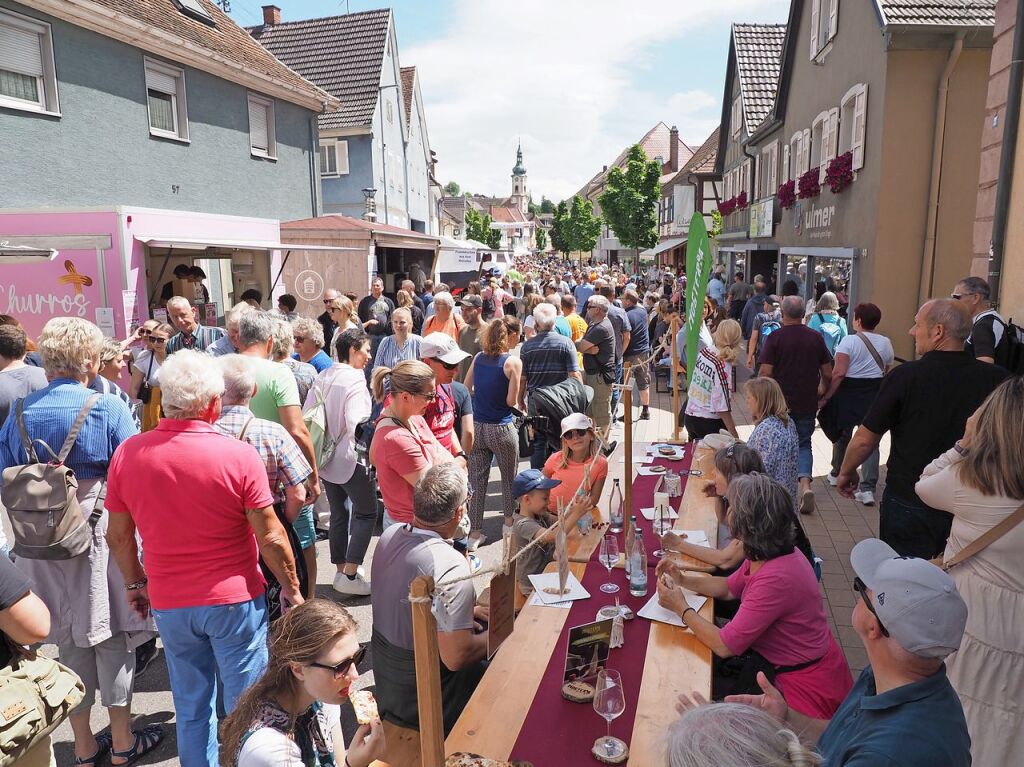 „’s Fescht“ lockte Tausende von Besuchern an. Der Andrang in der Innenstadt war gro.