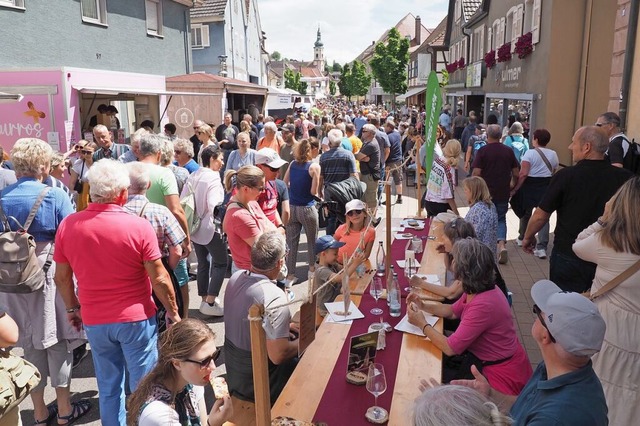 Groer Andrang herrschte am Sonntag au...estalteten Hauptstrae in Herbolzheim.  | Foto: Michael Haberer