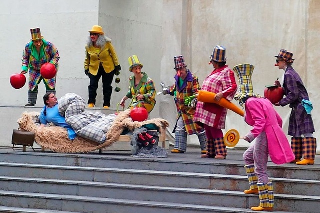 Starke Bhnenprsenz: &#8222;Der Zaube...  bunten Kostmen und rasanten Szenen.  | Foto: Frank Kreutner