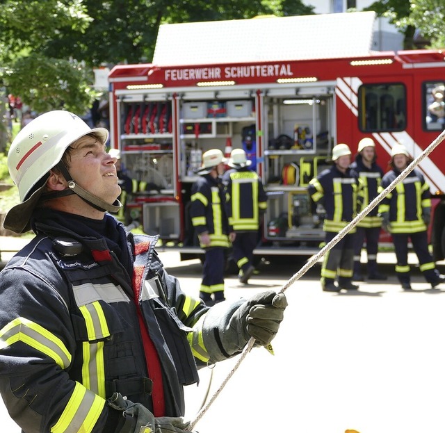 Konzentriert bewltigten die Wehrleute...n der Schule im Ortsteil Schuttertal.   | Foto: Beate Zehnle-Lehmann