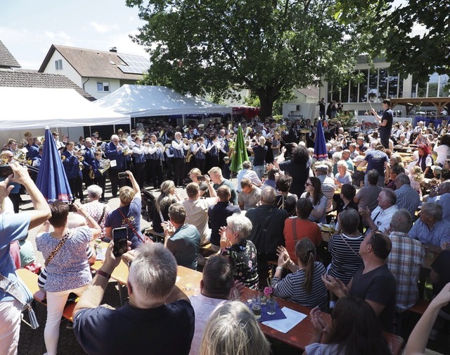 Ein voller Erfolg: Zahlreiche Besucher...rtstag des Musikvereins Grafenhausen.   | Foto: Michael Haberer