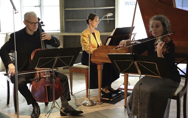 Harmonisierten im Trckheimschen Wasse...Dichtiar , Urte Lucht, Theresa Salomon  | Foto: Juliana Eiland-Jung