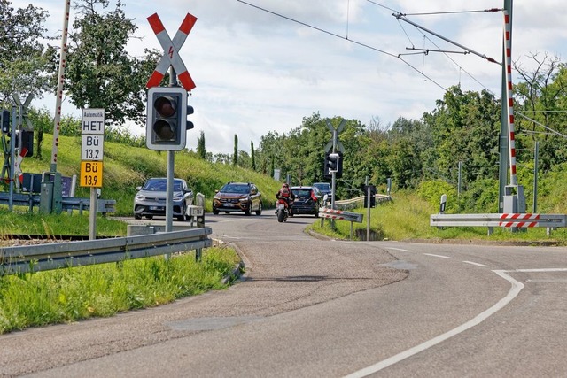 Der Bahnbergang auf Hhe der Winzerh...h-, Rad- und Wirtschaftsweg entstehen.  | Foto: Martin Wendel