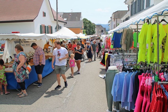 Schauen, stbern, shoppen und schmausen: der Johannimarkt in Grenzach  | Foto: Rolf Reimann