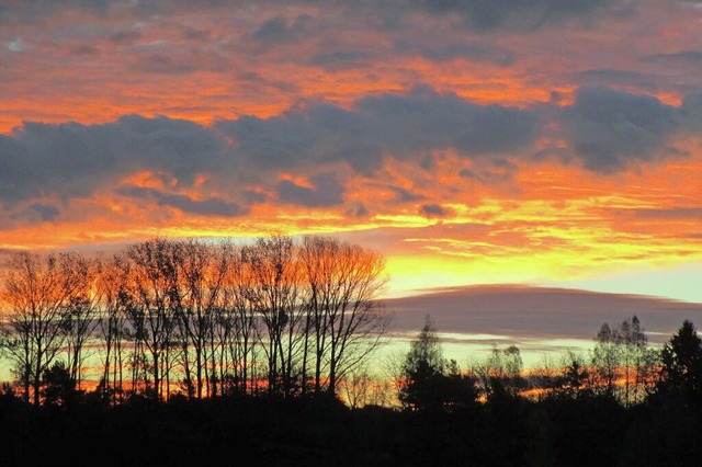 Sonnuntergang ber dem Heuberg bei Ettenheim  | Foto: Inge Hasenauer