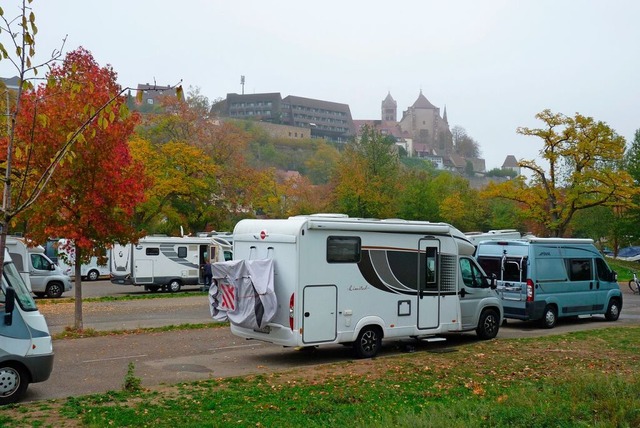 Der Wohnmobilstellplatz am Breisacher ...es  Musikfestivals und daher gesperrt.  | Foto: Dirk Sattelberger