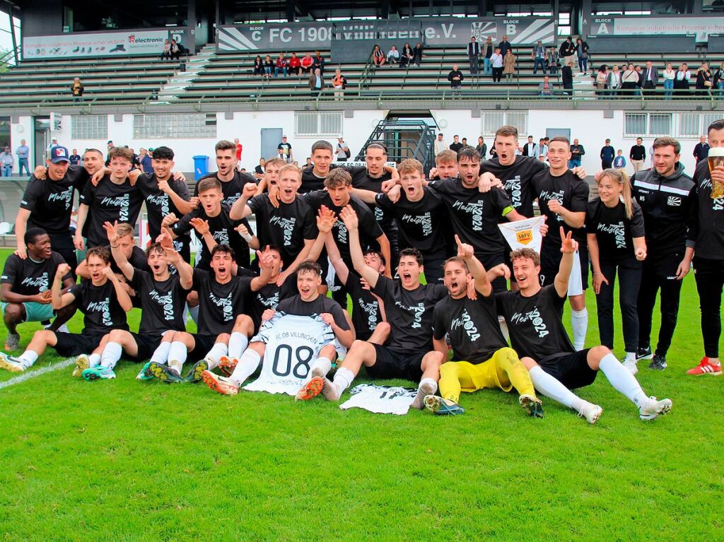 Auch die zweite Mannschaft des FC 08 Villingen durfte zum Saisonende jubeln. Die „kleinen Nullachter“ wurden Meister der Verbandsliga Sdbaden und spielen kommende Spielzeit in der Oberliga.