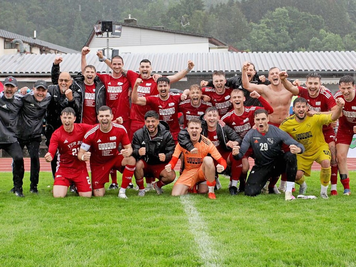 Meister der Bezirksliga am Hochrhein wurde der VfR Bad Bellingen. Der Jubel ber die Rckkehr in die Landesliga war gro.