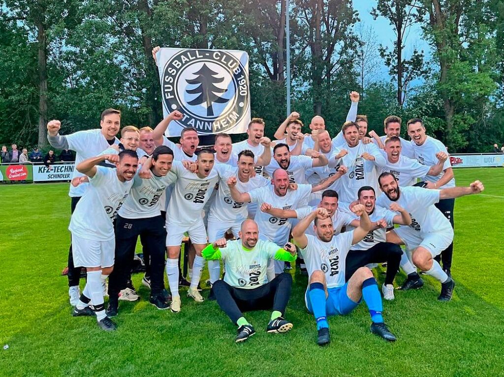 Ebenfalls jubeln durfte der FC Tannheim. Die Tannheimer setzten sich frhzeitig in der Kreisliga A, Staffel II, am Schwarzwald durch und steigen in die Bezirksliga auf.