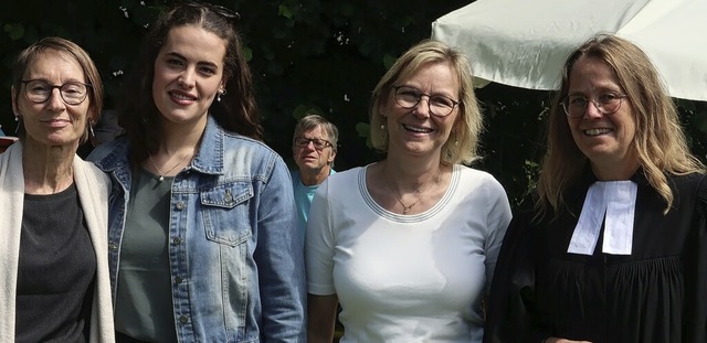 Renate Bilharz (von links) mit Nachfol...tiane Drr und Pfarrerin Renate Malter  | Foto: Edelgard Kublank