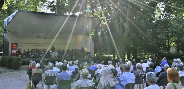 Die Stadtmusik gibt eines ihrer Sommer... das mit dem  New Formation Chor 2022.  | Foto: Barbara Ruda