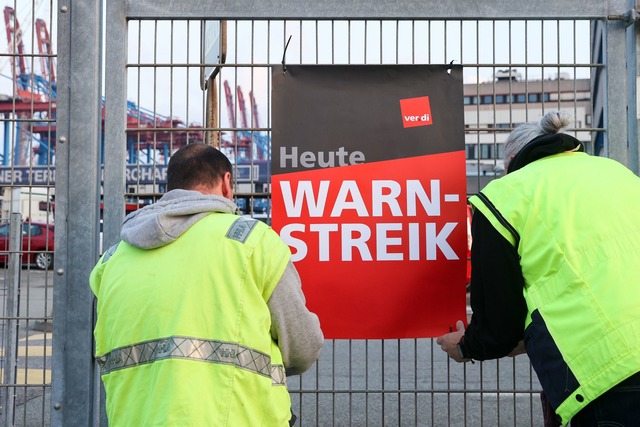 Grund f&uuml;r die vielen Streiks sind...allohnverluste der Besch&auml;ftigten.  | Foto: Bodo Marks/dpa