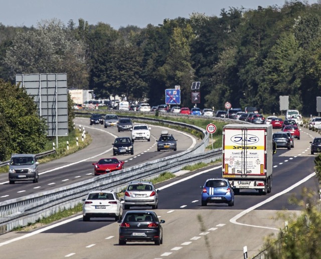 Die Verkehrsanbindung gehrt zu den wi...ber die A5 geht es in Richtung Norden.  | Foto: Philipp von Ditfurth (dpa)