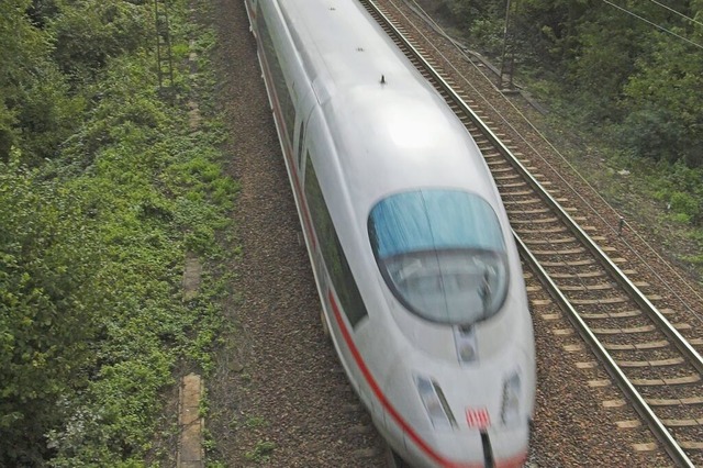 Ein ICE auf der Rheintalbahn bei Kenzingen.  | Foto: Siegfried Gollrad