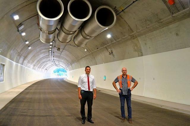 Die Betriebstechnik im Brandbergtunnel bei Winden ist fertig installiert – Freigabe im September
