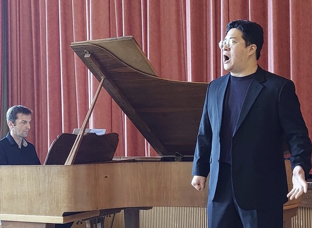 Minggyu Ahn singt in Bad Sckingen.  | Foto: Aloisia Zell