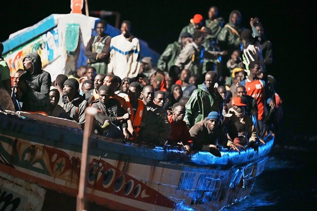 Die  Zahl der Asylantrge  sei   im Vo...Prozent gesunken, sagt Kanzler Scholz.  | Foto: Humberto Bilbao (dpa)