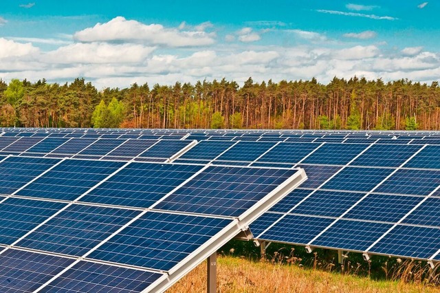 In Schwrstadt soll eine Freiflchen-Photovoltaikanlage entstehen (Symbolfoto).  | Foto: Stockfotos-MG