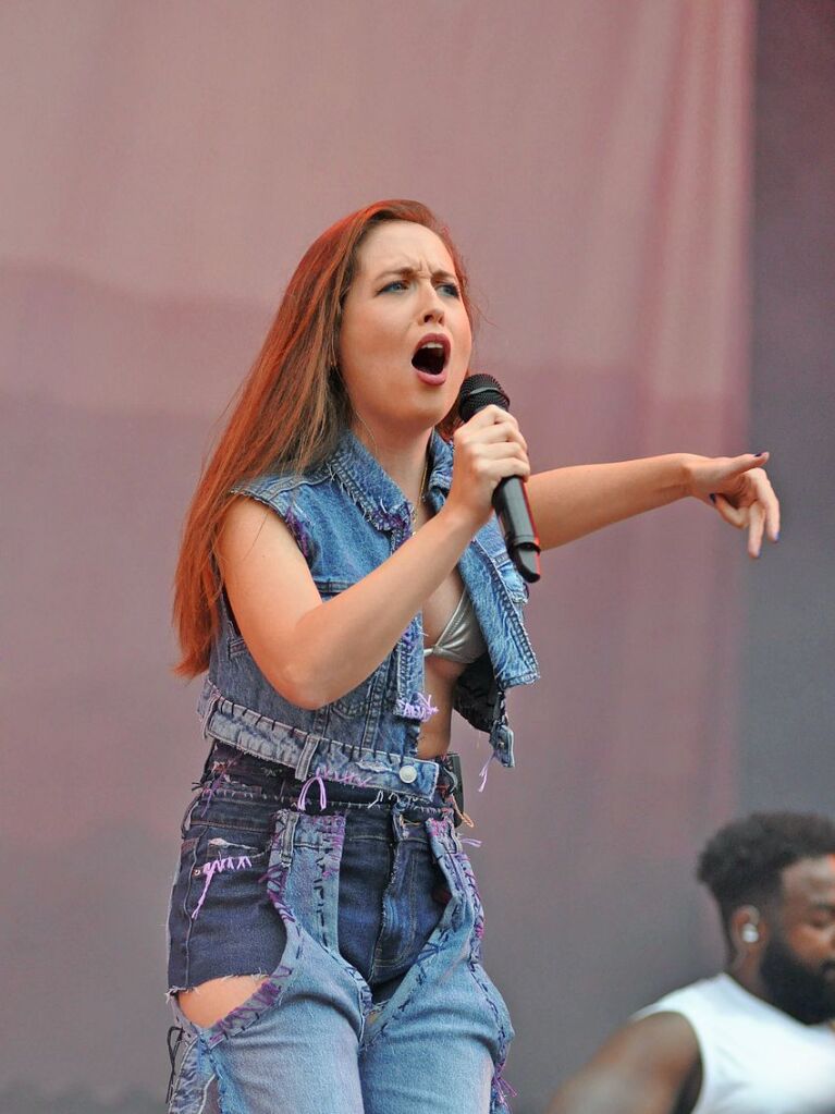 Alice Merton singt beim Southside Festival 2024.