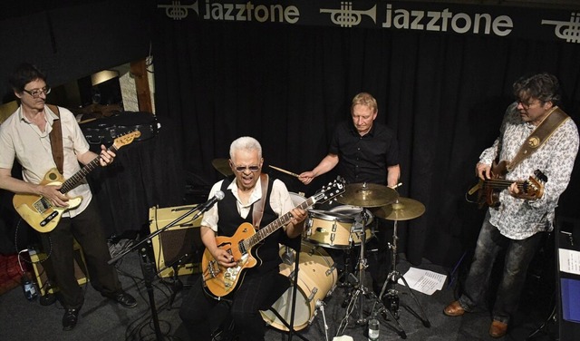 Die Al Jones Blues Band sorgte im Jazztone fr mchtig Power.  | Foto: Thomas Loisl Mink