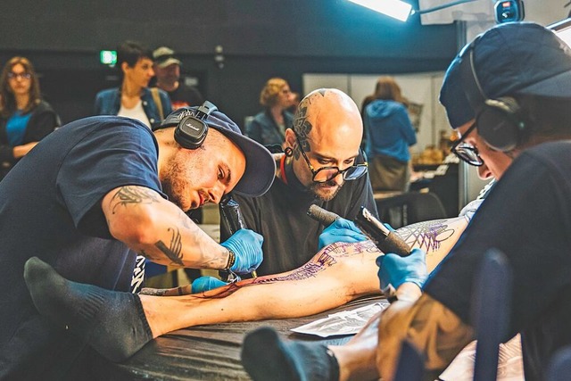 Auf der &#8222;Tattoo &amp; Art Show O...t auch ein Ttowierung stechen lassen.  | Foto: Messe Offenburg-Ortenau GmbH