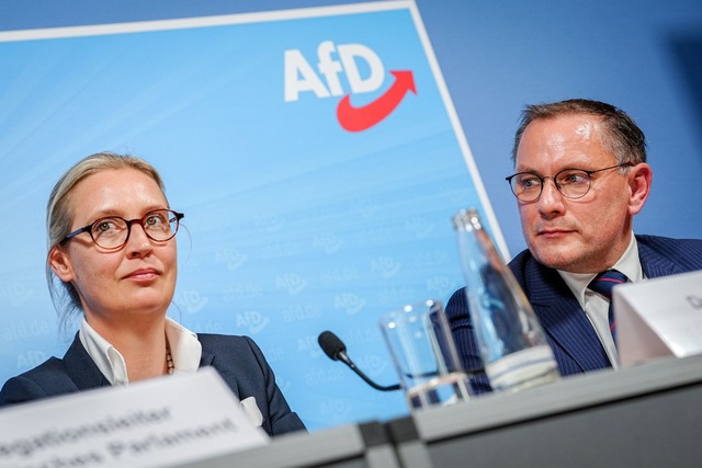 Alice Weidel und Tino Chrupalla. Die A...will damit einem Rauswurf zuvorkommen.  | Foto: Kay Nietfeld/dpa