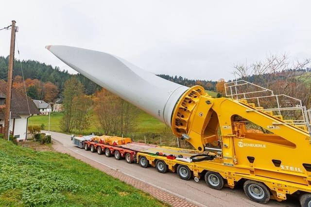 Lieferung von Windkraftanlagen-Teilen behindert den Verkehr im Wiesental