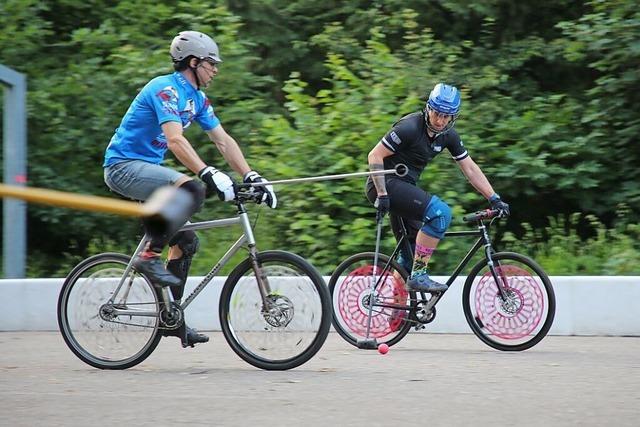 Das Eishockey des Radsports: Beim Bikepolo in Basel bleiben die wenigsten im Sattel