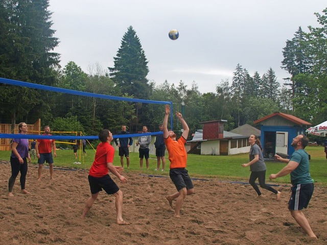 Unbeirrt vom nicht gerade optimalen We...em Waldsportplatz in Wolpadingen teil.  | Foto: Karin Stckl-Steinebrunner