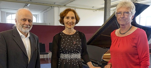 Die Pianistin Andrea Kauten (Mitte) un...ik im Krafft Areal&#8220; in Fahrnau.   | Foto: Roswitha Frey