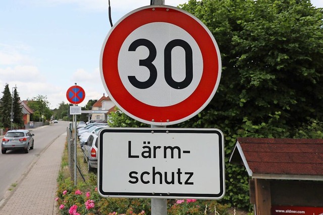 Aus Lrmschutzgrnden ordnet die Stadt...ie Geschwindigkeitsbegrenzung bereits.  | Foto: Christoph Breithaupt