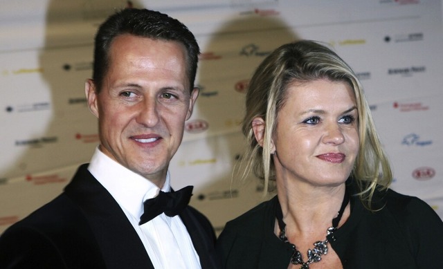 Ein Bild mit Michael Schumacher und se..., dem Jahr vor seinem schweren Unfall.  | Foto: Fredrik von Erichsen (dpa)