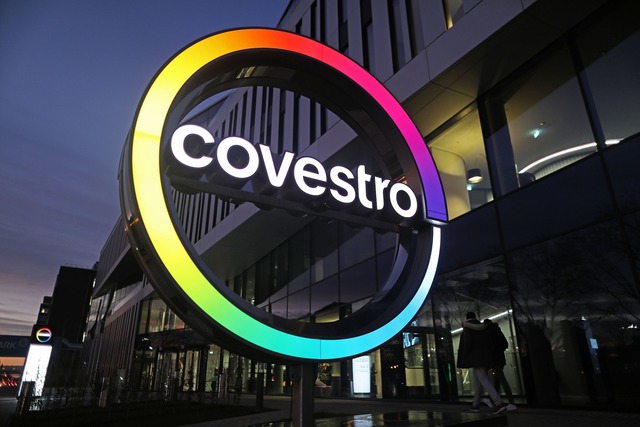 Covestro hat 17.500 Vollzeitstellen, davon circa 7.000 in Deutschland.  | Foto: Oliver Berg/dpa