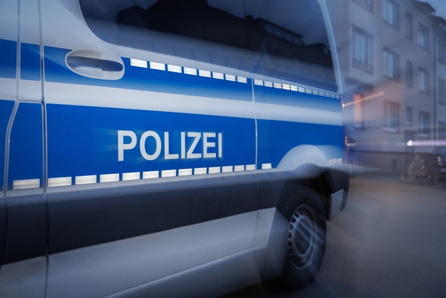 Der Staatsschutz der Hamburger Polizei...nderem Wohnanschriften in Bremerhaven.  | Foto: Friso Gentsch/dpa