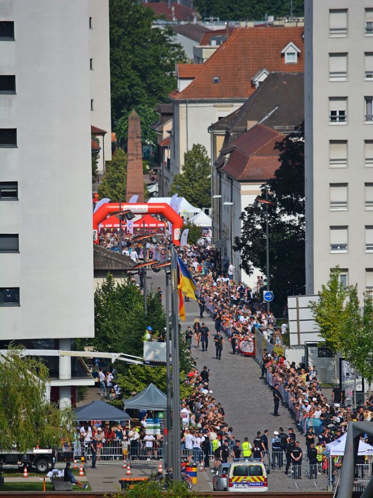 Das olympische Feuer in Weil am Rhein und Huningue