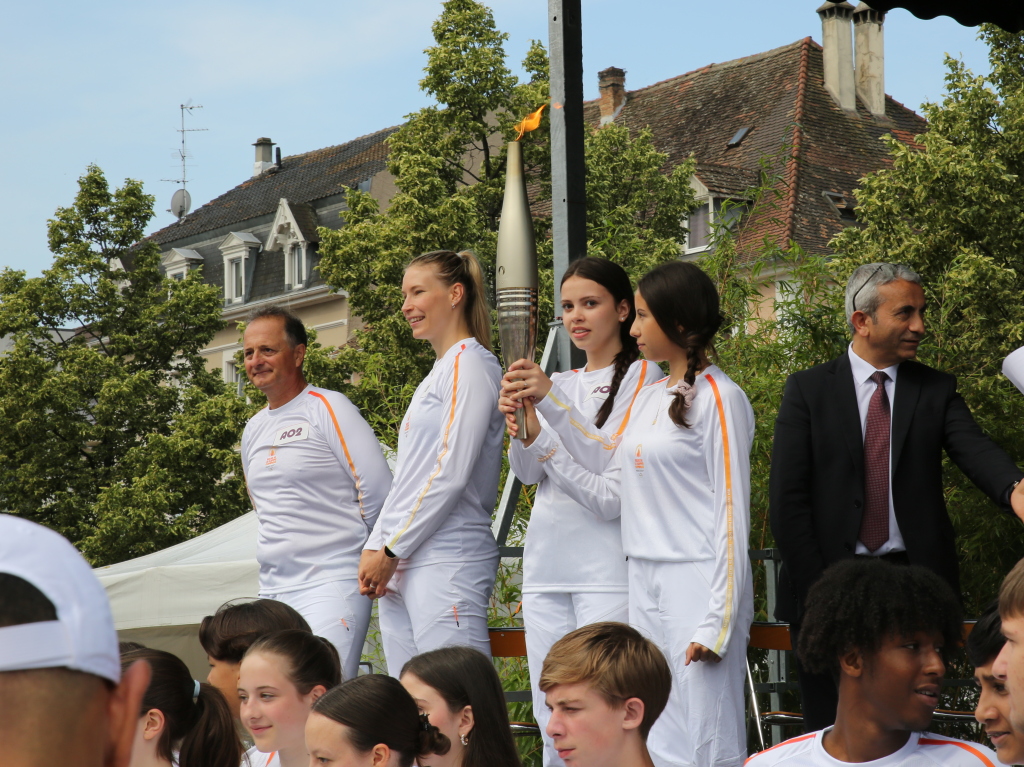 Das olympische Feuer in Weil am Rhein und Huningue